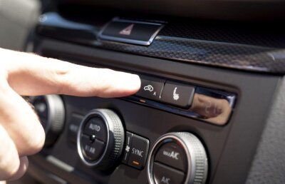 Așa economisești carburant chiar dacă ai aerul condiționat pornit: trucul verii