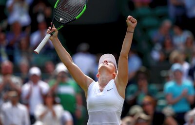 HALEP - SASNOVICH 6-4, 7-5 // VIDEO+FOTO Simona Halep e indestructibilă! Accidentată între seturi și condusă cu 2-5, a supraviețuit în primul tur la Wimbledon!