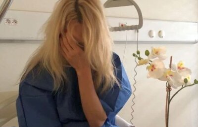 VIDEO Adil Rami acuzat că a abuzat-o pe Pamela Anderson! Actrița a publicat imagini cu rănile pe care i le-ar fi provocat fotbalistul