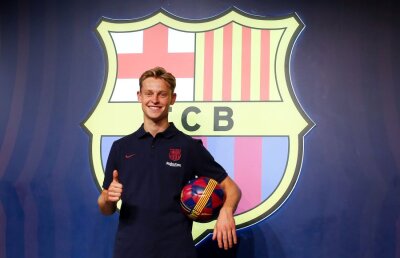 FOTO Gest inedit al celor de la Ajax! Au personalizat un autobuz în Barcelona pentru Frenkie De Jong + mesajul pentru catalani