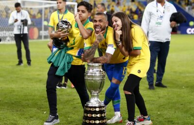 COPA AMERICA 2019 / Dani Alves, irezistibil și fără vârstă! Al 40-lea trofeu la 36 de ani! „E cel mai mare campion din istorie”