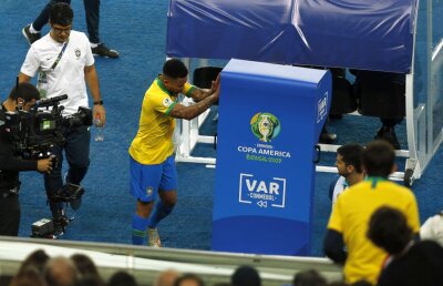 COPA AMERICA 2019 / VIDEO+FOTO Gabriel Jesus, nervos, a dărâmat monitoarele VAR! Momentul urât al finalei