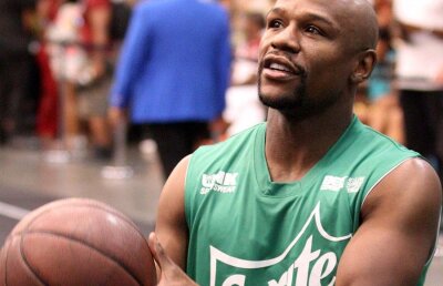 VIDEO Floyd Mayweather a schimbat sportul! Faza care a ridicat fanii în picioare: umilit de „Colecționarul de oase”