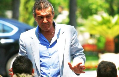 FCSB // Gigi Becali, detalii despre transferuri: „Duminică semnează!” » Cum va alege noul fundaș stânga + Ce se întâmplă cu Salomao