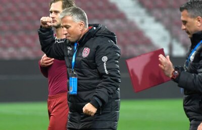 CFR CLUJ - POLI IAȘI 1-1 // Dan Petrescu a sărit la gâtul arbitrilor: „Nu am mai văzut așa ceva în viața mea!” » Verdictul specialistului