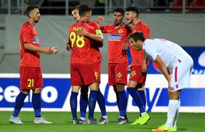 FCSB // 9 jucători pe 3 locuri: FCSB, concurență uriașă în atac! Nou-veniții, șanse mici la titularizare