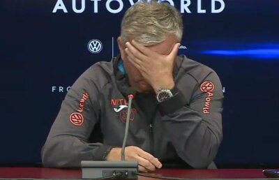 CFR CLUJ - ASTANA / VIDEO Dan Petrescu, exasperat de translator la conferința de presă: „Ăsta nu știe rusă”