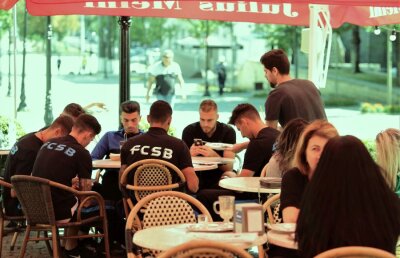 MILSAMI - FCSB // VIDEO Bogdan Andone și-a scos jucătorii la plimbare prin Chișinău