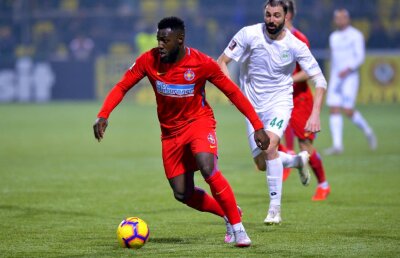 Ilie Dumitrescu îl atacă frontal pe Gnohere: „Vine cu vreo 9kg în plus! În ce campionate mai sunt pufoși?!” » Semnal de alarmă pentru Andone