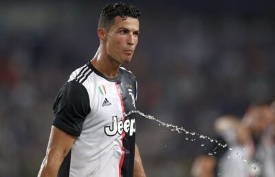 VIDEO Ronaldo, imitat de 3 fotbaliști în ultimul amical al lui Juventus + Fanii asiatici au vrut să-l enerveze și au scandat: „Messi! Messi!”