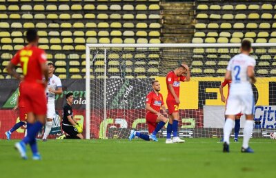 FCSB - FC BOTOȘANI 0-2 // Editorial Cristi Geambașu: „Fundașii arată ca niște fotbaliști de ligă inferioară. Atât pot. Atât sunt învățați de antrenor”