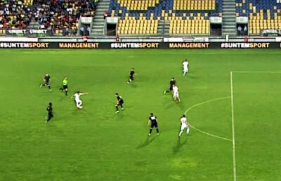 CHINDIA TÂRGOVIȘTE - CFR CLUJ 1-4 // VIDEO Două greșeli importante pro-CFR în meciul contra Chindiei: Deac, iertat de eliminare + ofsaid la golul 3