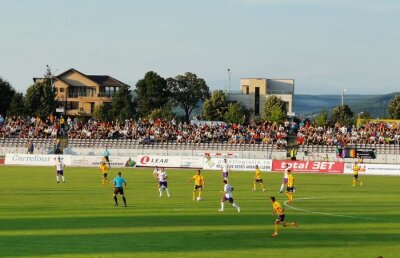 LIGA 2 // VIDEO FC Argeș - Ripensia Timișoara 1-2 » Nicolae Dică debutează cu stângul pe banca argeșenilor + Două cartonașe roșii după fluierul de final