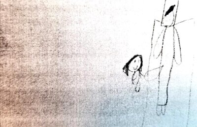 Triplu violator de copii lăsat liber de judecători! Cum arată schițele în care fata de patru ani a desenat agresiunea sexuală. Afectată emoțional, ea conturează până și copacii ca pe un falus! 