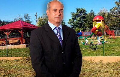 100.000 de euro părculețul, 68.000 de euro un beton în mijlocul câmpului la Petrăchioaia! Primarul PNL simpatizant al rasiștilor și-a modernizat vila impunătoare într-un an