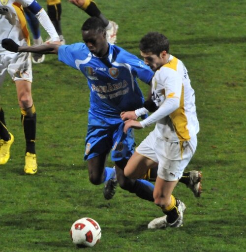 Issa Ba în duel cu Chipciu