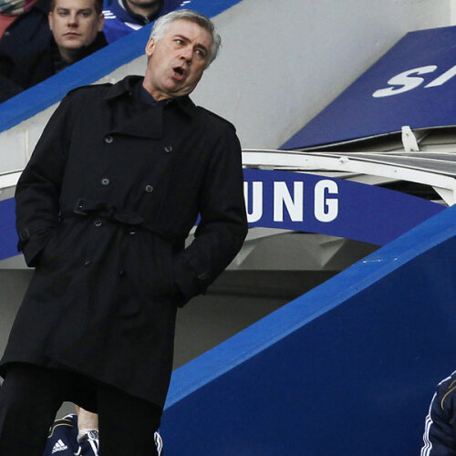 După un sezon bun, cu titlu şi Cupa Angliei cîştigate, Ancelotti suferă pe banca lui Chelsea
Foto: Reuters