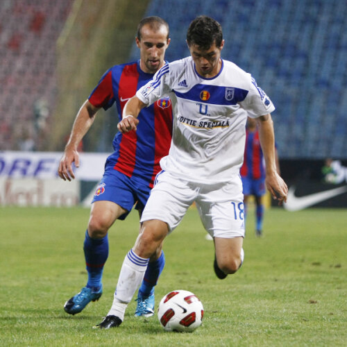 Steaua s-a impus în tur cu 2-1 după un arbitraj contestat de olteni