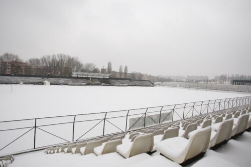 Zăpada s-a aşternut peste stadioanele Ligii 1