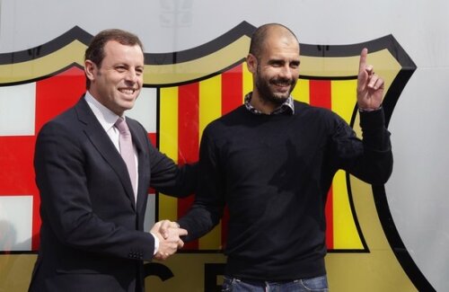Guardiola şi Sandtro Rosell au pozat împreună după prelungirea contractului