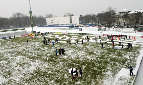 Zăpada de pe stadionul 