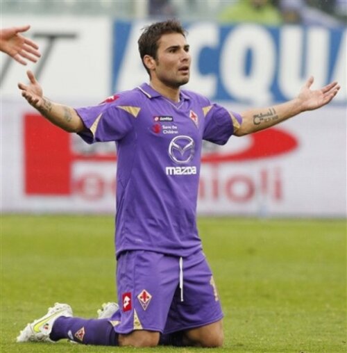 Mutu e titular în Bari - Fiorentina
