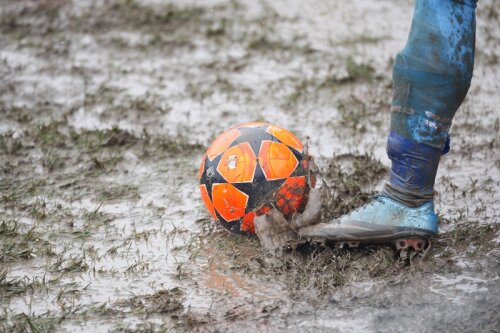 Cluburile vor amînarea primei etape din retur