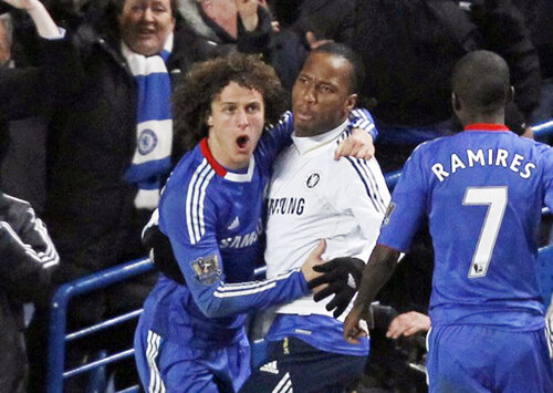 Bucuria londonezilor după golul egalizator marcat de David Luiz (foto: daylife.com)