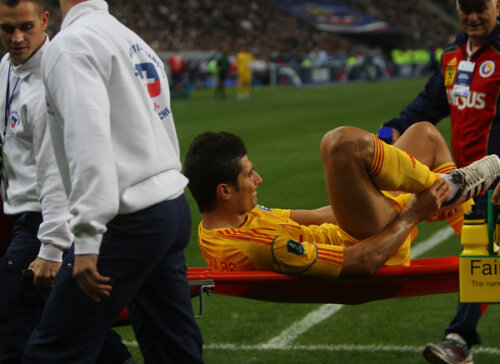 ”Nico” suferă încă după accidentarea suferită în minutul 63 al meciului Franţa - România 2-0, din 9 octombrie  Foto: Gabriela Arsenie