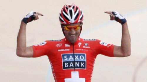 Fabian Cancellara a avut unul dintre cei mai buni ani din carieră în 2010. Aici a celebrat în linişte victoria din Paris-Roubaix