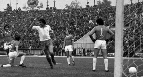 Meciurile dintre Rapid şi Dinamo erau la fel de disputate şi în urmă cu 30 de ani