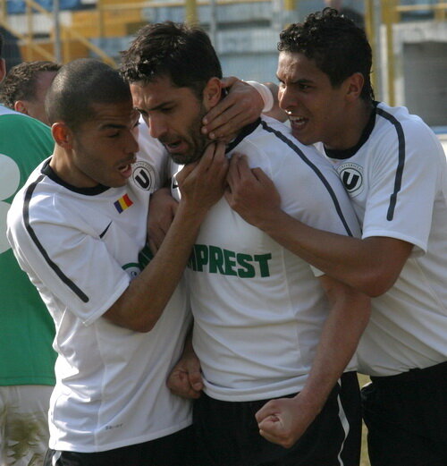 Claudiu Niculescu se bucură după ce a înscris primul gol al clujenilor