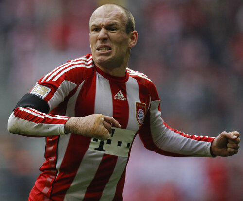 Arjen Robben e nemulţumit de felul în care se prezintă apărarea bavarezilor Foto: Reuters