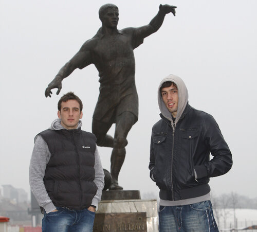 Ştefan Bărboianu şi Valerică Găman se plimbă pe stadionul Dinamo Bucuresti Foto: Alex Nicodim