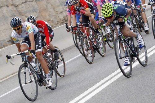 Spaniolul Alberto Contador, stînga, şi-a trecut în palmares Turul Cataluniei, a doua cursă cîştigată în 2011, după Turul Murciei (Foto: Reuters)