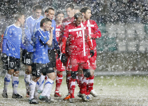 Estonienii şi sîrbii au avut de înfruntat un adversar în plus: ninsoarea puternică