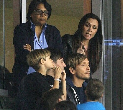 Victoria Beckham e ocupata cu educatia celor trei baieti (foto: Rex Features)