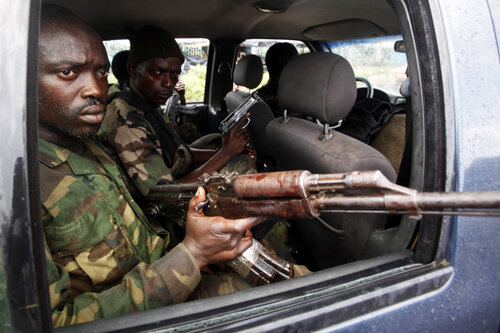 Mitralierele răpăie întruna, spre disperarea lui Salomon Kalou (în medalion)
Foto: Reuters