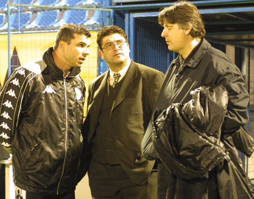 Olăroiu (stînga) a lucrat cu fraţii Iorgulescu, Vicenţiu şi Gino, la FC Naţional, între anii 2000-2005