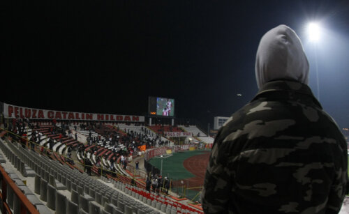 Stadionul Dinamo îi atrage din ce în ce mai puţin pe suporteri