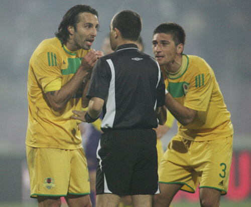 Nu mai puţin de nouă jucători sînt la limita suspendării, dintre care 7 titulari