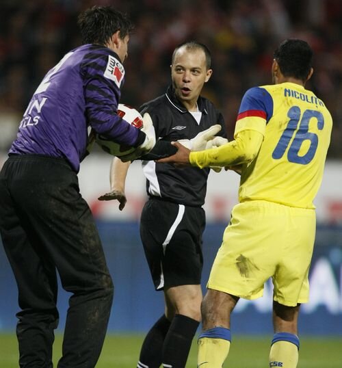 Cu Avram (31 de ani) la centru, Steaua a jucat 8 meciuri: 4 victorii, două egaluri şi două înfrîngeri Foto: Raed Krishan