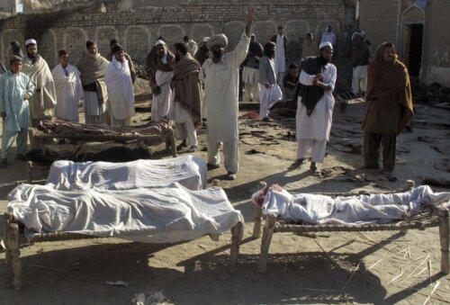 Victimele tragediei din prima zi a anului 2010, la un meci de volei, în Pakistan foto:reuters
