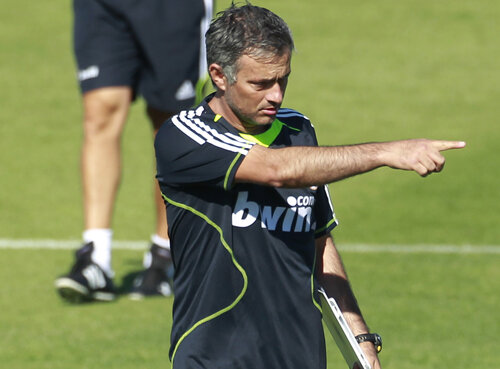 În general precaut, Jose Mourinho este obligat să forţeze diseară atacul Foto: Reuters