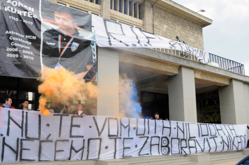Fanii lui HCM nu l-au uitat pe Kurtes Foto: Carmen Cojocaru (Constanţa)