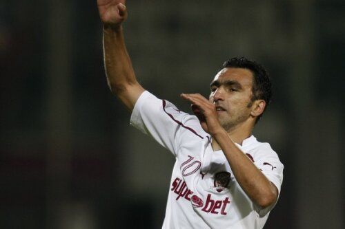 Iencsi a imbracat tricoul Rapidului la finalul meciului si a scandat alaturi de fanii rapidisti