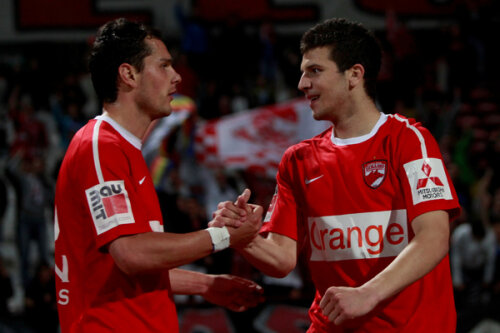 Ţucudean se felicită cu Vlad Munteanu, după 5-1 cu Gloria