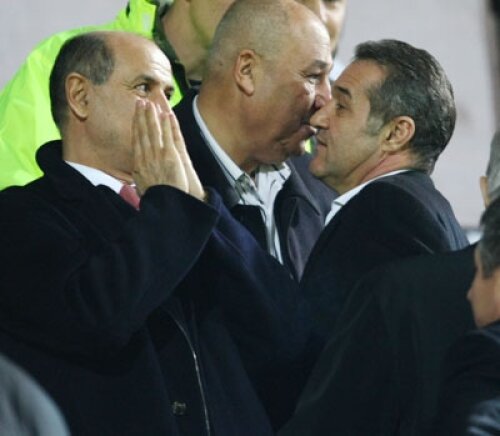 George Copos şi Gigi Becali însoţiţi, în plan secund, de Fathi Taher.