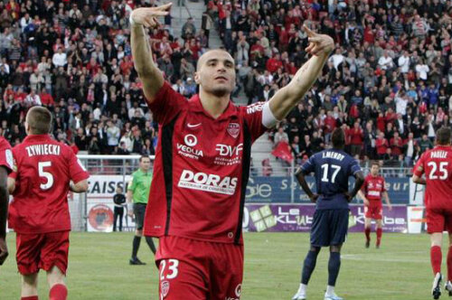 Sebastián Ribas jubilînd alături de fanii lui Dijon după un gol înscris în acest sezon