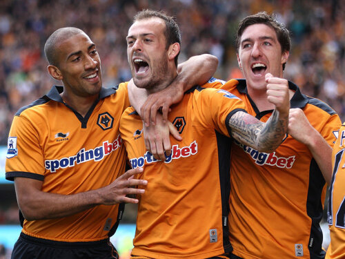 Fletcher (centru) este golgeterul lui Wolverhampton